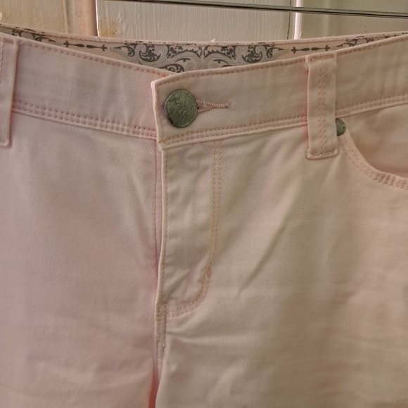 Gloria Vanderbilt Women's Capris - Picture 5 of 16